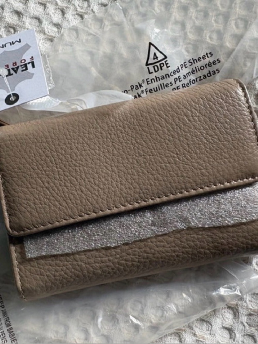 Women’s Pebbled Leather Wallet - Taupe